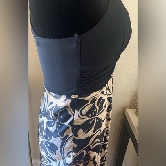 Intrigue Black and Gold Sleeveless Dress with Criss Cross back straps ~ Size L - Picture 6 of 6